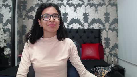 Snapshot of emily_loperaa chatting on January 2025 04:13:02 PM Emily online show from January 2025 04:13:02 PM