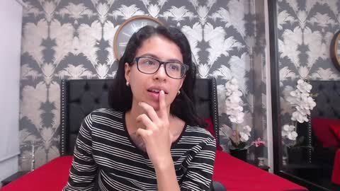 Snapshot of emily_loperaa chatting on January 2025 04:27:02 PM Emily online show from January 2025 04:27:02 PM