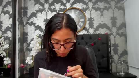 Snapshot of emily_loperaa chatting on February 2025 06:00:01 PM Emily online show from February 2025 06:00:01 PM