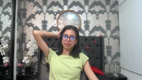 Snapshot of emily_loperaa chatting on March 2025 08:42:01 PM Emily online show from March 2025 08:42:01 PM