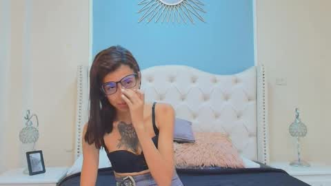 Snapshot of emily_loperaa chatting on September 2025 11:39:02 PM Emily online show from September 2025 11:39:02 PM