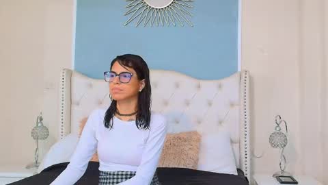 Snapshot of emily_loperaa chatting on November 2025 07:12:01 PM Emily online show from November 2025 07:12:01 PM