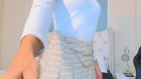 Snapshot of emily_loperaa chatting on November 2025 11:37:01 PM Emily online show from November 2025 11:37:01 PM