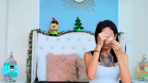 Snapshot of emily_loperaa chatting on December 2025 06:28:01 PM Emily online show from December 2025 06:28:01 PM