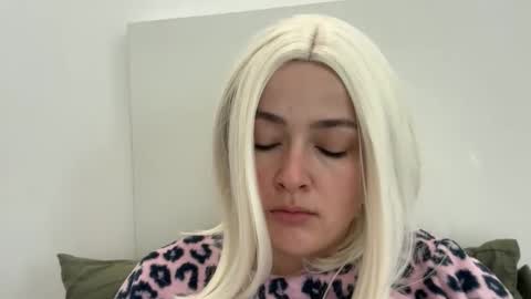 emily_morning_dew online show from November 2025 09:00:02 AM