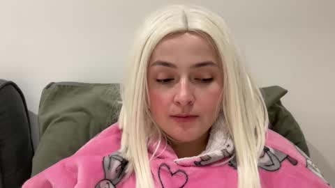 emily_morning_dew online show from November 2025 07:28:01 PM