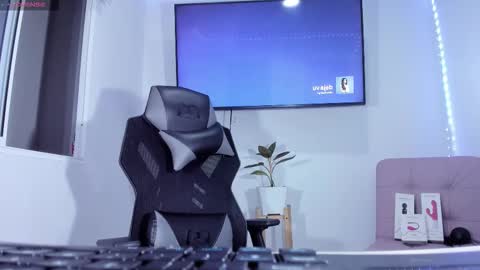 emily_palmeer online show from March 2026 09:37:02 AM