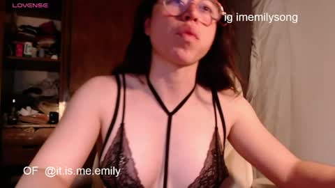 emily_pearl_ online show from May 2026 10:39:01 PM