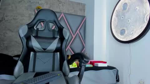 Snapshot of emily_queen03 chatting on February 2026 11:39:01 AM Emily online show from February 2026 11:39:01 AM