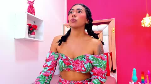 Snapshot of emily_sexy3 chatting on January 2025 11:21:02 AM Emily online show from January 2025 11:21:02 AM