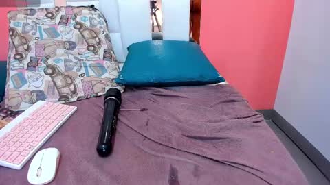 Snapshot of emily_sexy3 chatting on March 2025 02:32:01 PM Emily online show from March 2025 02:32:01 PM