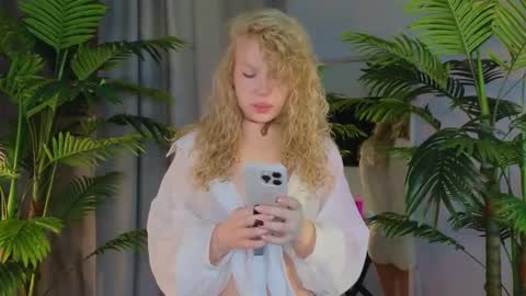 Snapshot of emily_shepard chatting on November 2025 02:50:02 AM emily shepard online show from November 2025 02:50:02 AM