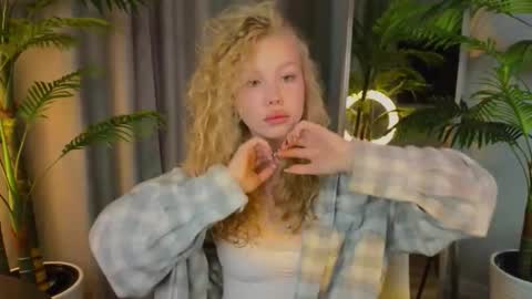 Snapshot of emily_shepard chatting on November 2025 02:34:02 AM emily shepard online show from November 2025 02:34:02 AM