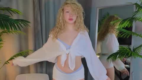 Snapshot of emily_shepard chatting on November 2025 02:43:02 AM emily shepard online show from November 2025 02:43:02 AM