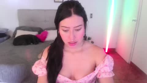 Snapshot of emily_swan_04 chatting on March 2025 05:29:01 PM Emily  Swan online show from March 2025 05:29:01 PM