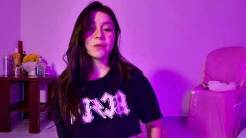 Snapshot of emily_sweet30 chatting on November 2025 10:33:02 PM Emily online show from November 2025 10:33:02 PM