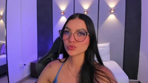 Snapshot of emily_tolson chatting on May 2026 09:23:02 PM emily_tolson online show from May 2026 09:23:02 PM
