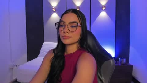 Snapshot of emily_tolson chatting on May 2026 07:32:02 PM emily_tolson online show from May 2026 07:32:02 PM