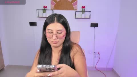 Snapshot of emily_villamil_ chatting on May 2026 10:28:02 PM Emi online show from May 2026 10:28:02 PM