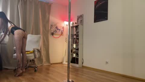 Lia online show from June 2026 03:00:01 PM