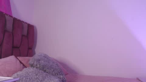 Snapshot of emily_w2 chatting on March 2025 02:15:01 AM emily_w2 online show from March 2025 02:15:01 AM