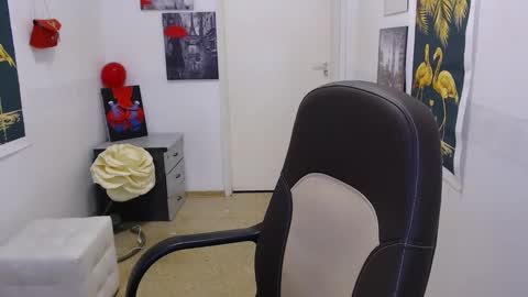 Snapshot of emily_york18 chatting on February 2025 01:11:01 PM Emily online show from February 2025 01:11:01 PM