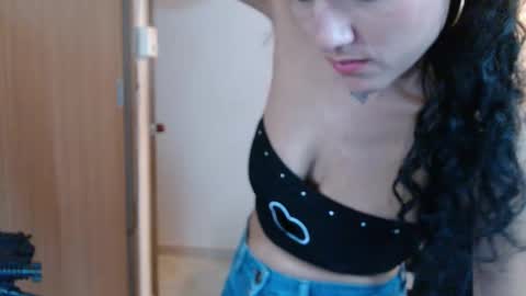 Snapshot of emily_zc1 chatting on October 2025 07:55:01 PM EMILY online show from October 2025 07:55:01 PM