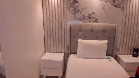  E M Y L Y  online show from March 2026 12:34:02 PM