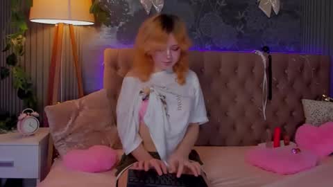 Baby Emelli online show from December 2025 07:15:02 AM