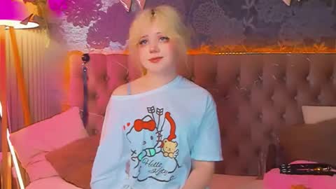 Snapshot of emilyangels chatting on April 2026 07:09:01 AM Baby Emelli online show from April 2026 07:09:01 AM