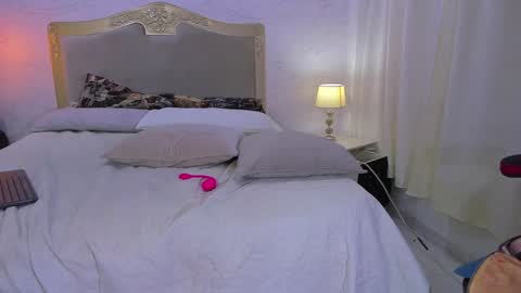 Snapshot of emilycastro_ chatting on December 2024 05:25:01 PM Emily online show from December 2024 05:25:01 PM