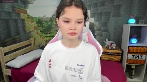 Snapshot of emilychaves chatting on September 2025 11:18:02 PM Emilyhaves online show from September 2025 11:18:02 PM