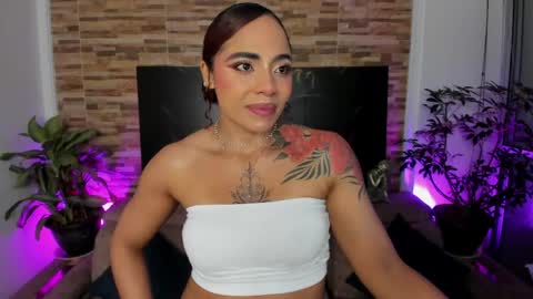 Snapshot of emilyfitness8 chatting on May 2026 11:33:02 PM emily online show from May 2026 11:33:02 PM