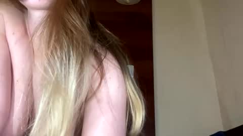 emilygibbes online show from December 2025 10:43:01 AM