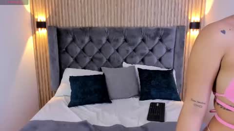 emilygracce online show from June 2026 12:33:02 PM