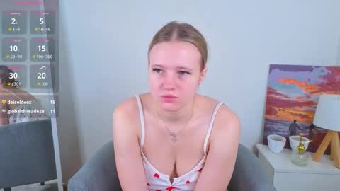 Snapshot of emilyhewell chatting on September 2025 01:32:02 AM Emi online show from September 2025 01:32:02 AM