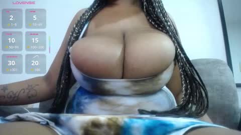 Snapshot of emilyhines__ chatting on December 2025 02:43:02 PM Emilyhines online show from December 2025 02:43:02 PM