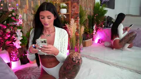 Snapshot of emilyhudsson chatting on September 2025 05:34:01 PM Emily online show from September 2025 05:34:01 PM