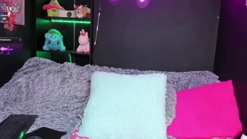 Emily Jhonson online show from January 2025 04:49:02 PM