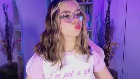 Snapshot of emilykarterr chatting on October 2025 04:50:01 PM VALEEEN online show from October 2025 04:50:01 PM