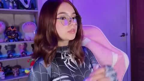 Snapshot of emilykarterr chatting on November 2025 09:17:02 PM VALEEEN online show from November 2025 09:17:02 PM