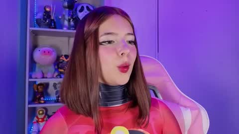 Snapshot of emilykarterr chatting on November 2025 04:20:01 PM VALEEEN online show from November 2025 04:20:01 PM