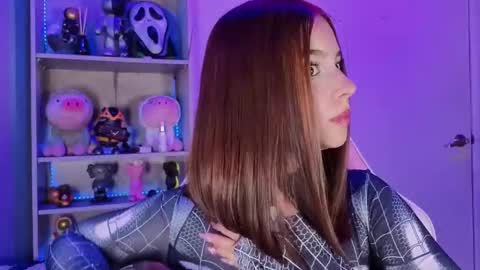 Snapshot of emilykarterr chatting on November 2025 08:40:01 PM VALEEEN online show from November 2025 08:40:01 PM