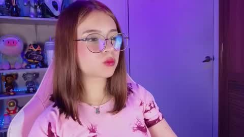 Snapshot of emilykarterr chatting on November 2025 05:00:01 PM VALEEEN online show from November 2025 05:00:01 PM