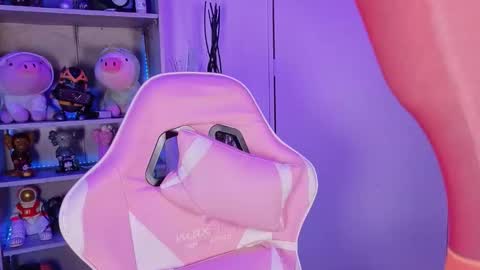 Snapshot of emilykarterr chatting on November 2025 04:42:01 PM VALEEEN online show from November 2025 04:42:01 PM