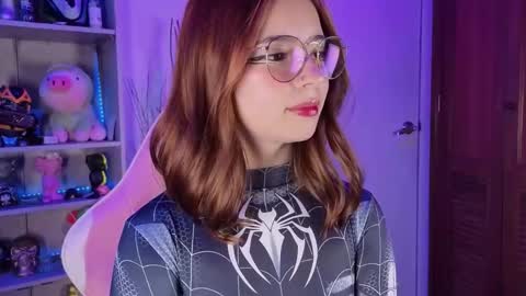 Snapshot of emilykarterr chatting on December 2025 04:56:01 PM VALEEEN online show from December 2025 04:56:01 PM