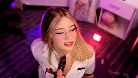 Snapshot of emilykarterr chatting on July 2026 04:33:01 PM VALEEEN online show from July 2026 04:33:01 PM