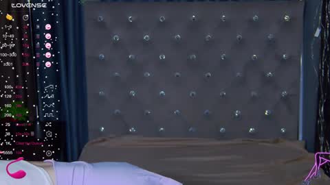 Snapshot of emilykents chatting on February 2025 01:23:02 AM EmilyKents online show from February 2025 01:23:02 AM