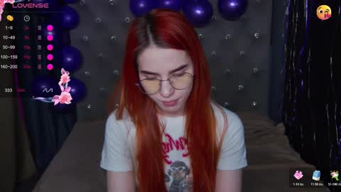 Snapshot of emilykents chatting on November 2025 02:21:01 AM EmilyKents online show from November 2025 02:21:01 AM