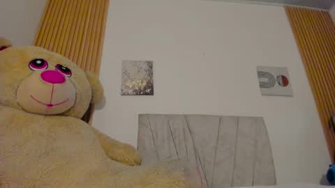 Snapshot of emilylittle___ chatting on April 2026 05:53:02 PM EMI online show from April 2026 05:53:02 PM